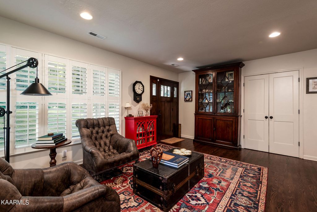 Photo of 4217 SW Valencia Rd, Knoxville, TN 37919 (MLS # 1238400)