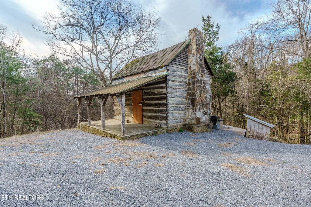 Photo of 2607 Windfall Estates Drive, Sevierville, TN 37876 (MLS # 1332112)