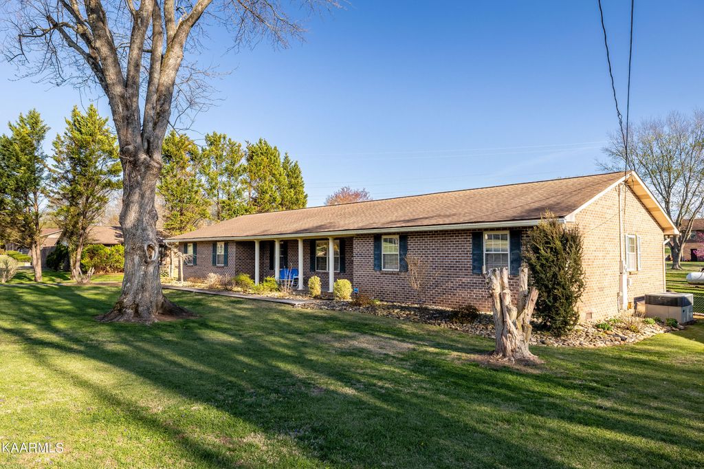 Photo of 2835 Kendra Drive, Louisville, TN 37777 (MLS # 1221018)