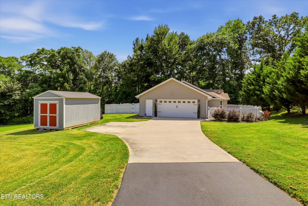 Photo of 2526 Peach Orchard Rd, Maryville, TN 37803 (MLS # 1350476)
