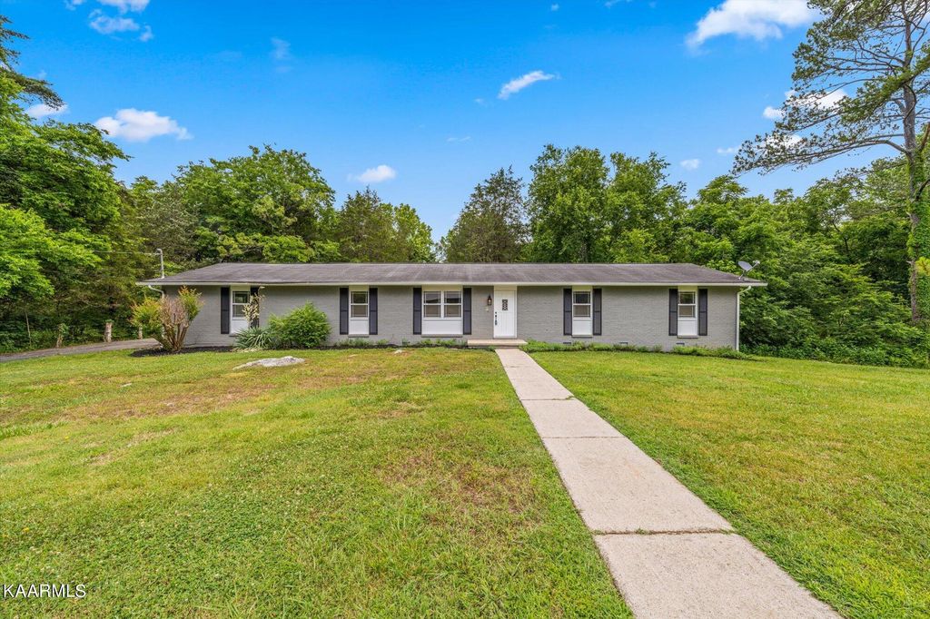 Photo of 10103 Ouida Lane, Strawberry Plains, TN 37871 (MLS # 1230236)