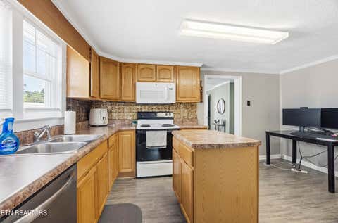 Tiny photo for 613 Fowler St, Clinton, TN 37716 (MLS # 1347164)