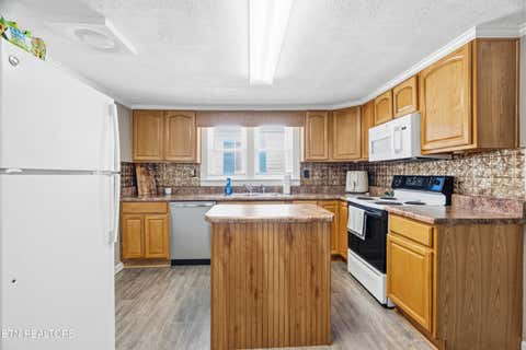 Tiny photo for 613 Fowler St, Clinton, TN 37716 (MLS # 1347164)