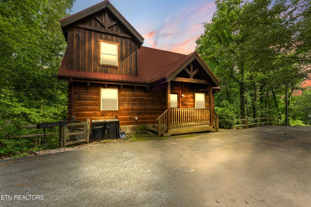 Photo of 459 Ownby Circle, Gatlinburg, TN 37738 (MLS # 1301542)