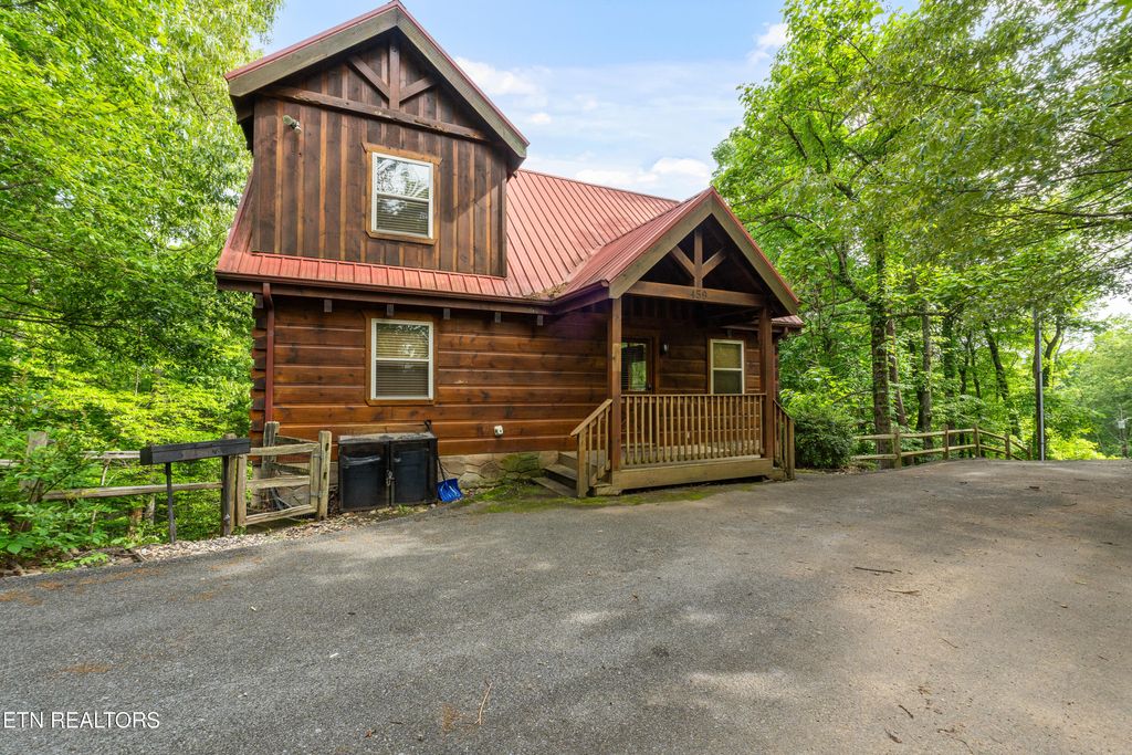 Photo of 459 Ownby Circle, Gatlinburg, TN 37738 (MLS # 1301542)