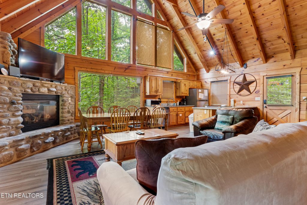 Photo of 459 Ownby Circle, Gatlinburg, TN 37738 (MLS # 1301542)