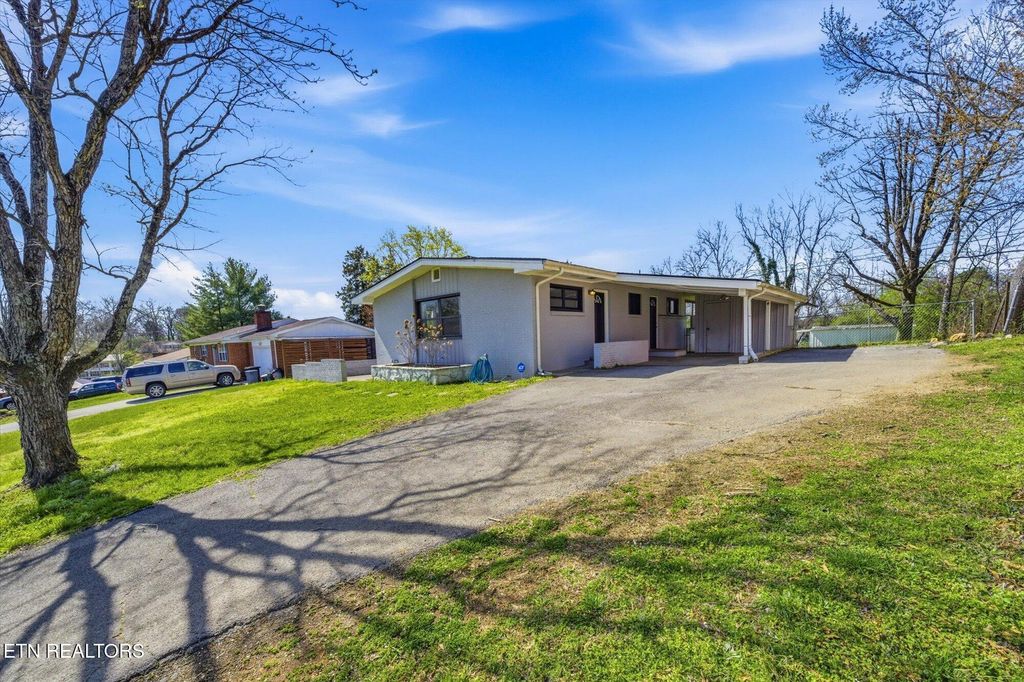 Photo of 2807 Thomas Drive, Maryville, TN 37804 (MLS # 1331748)