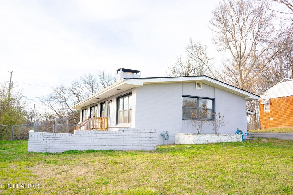 Photo of 2807 Thomas Drive, Maryville, TN 37804 (MLS # 1331748)