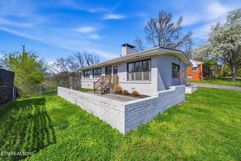 Photo of 2807 Thomas Drive, Maryville, TN 37804 (MLS # 1331748)