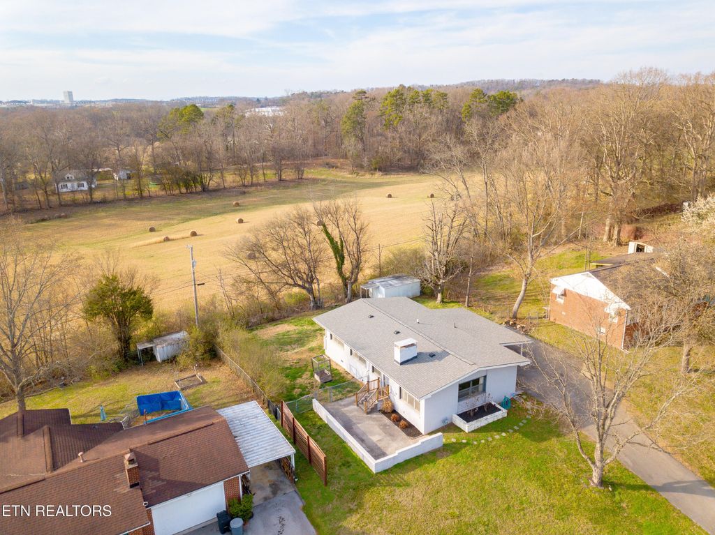 Photo of 2807 Thomas Drive, Maryville, TN 37804 (MLS # 1331748)