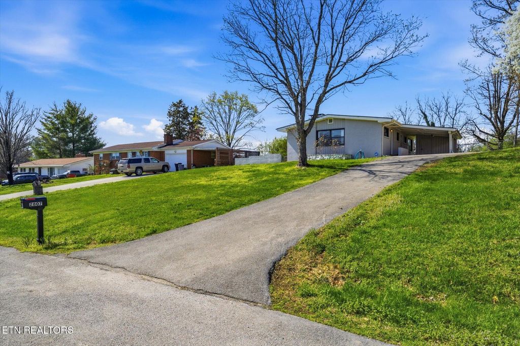 Photo of 2807 Thomas Drive, Maryville, TN 37804 (MLS # 1331748)