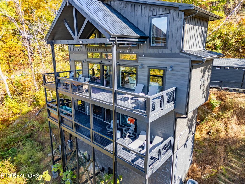 Photo of 3316 Sugar Maple Loop Rd, Sevierville, TN 37862 (MLS # 1321343)