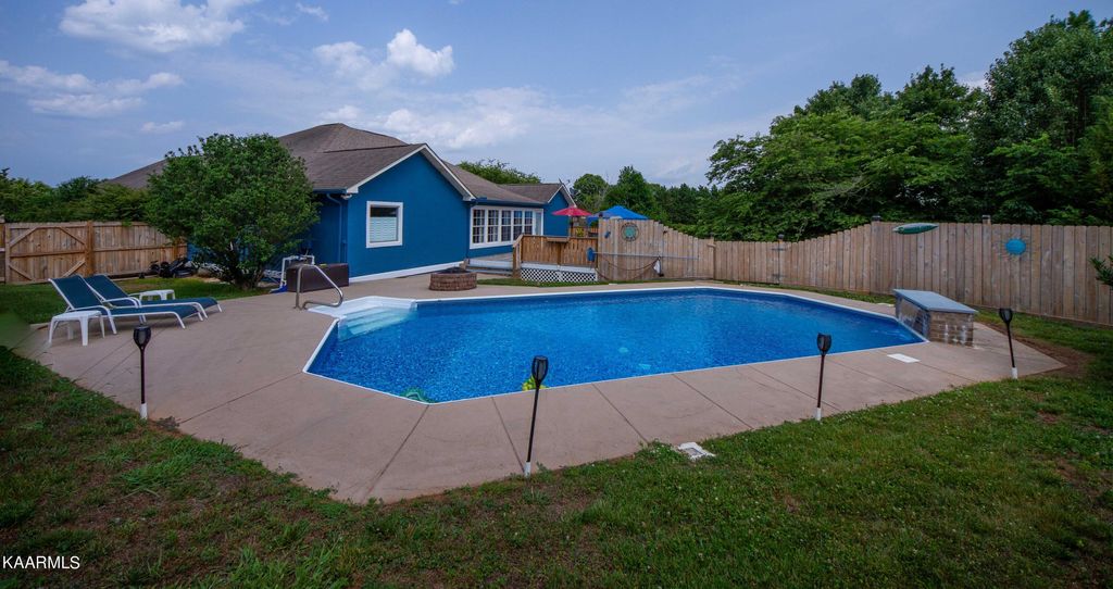 Photo of 3819 Brookview Court, Louisville, TN 37777 (MLS # 1230561)