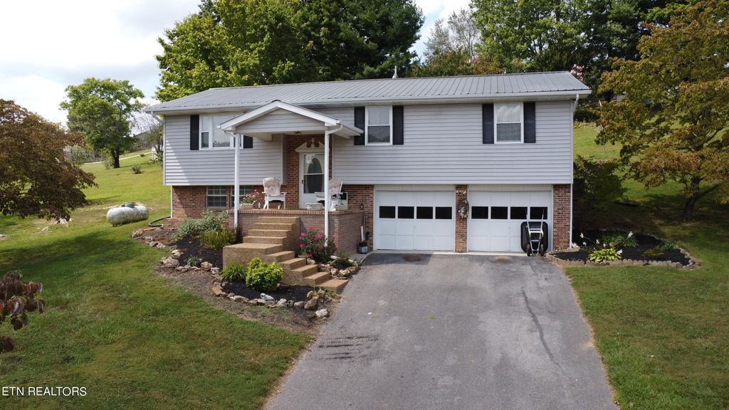 Photo of 126 Redbird Lane, Tazewell, TN 37879 (MLS # 1239259)