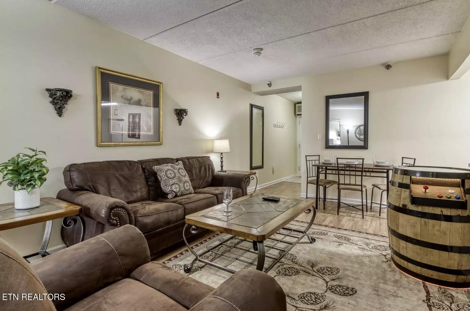 413 Baskins Creek Rd 501