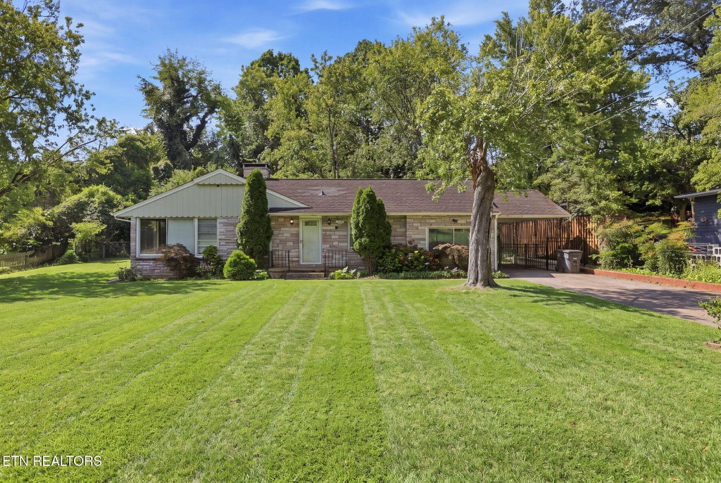 Photo of 4908 Silva Drive, Knoxville, TN 37914 (MLS # 1350322)