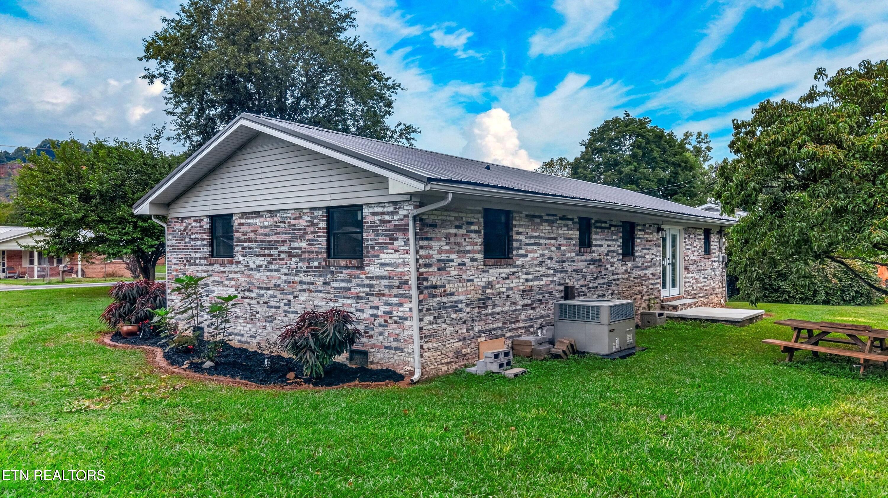 518 Fairfield Drive