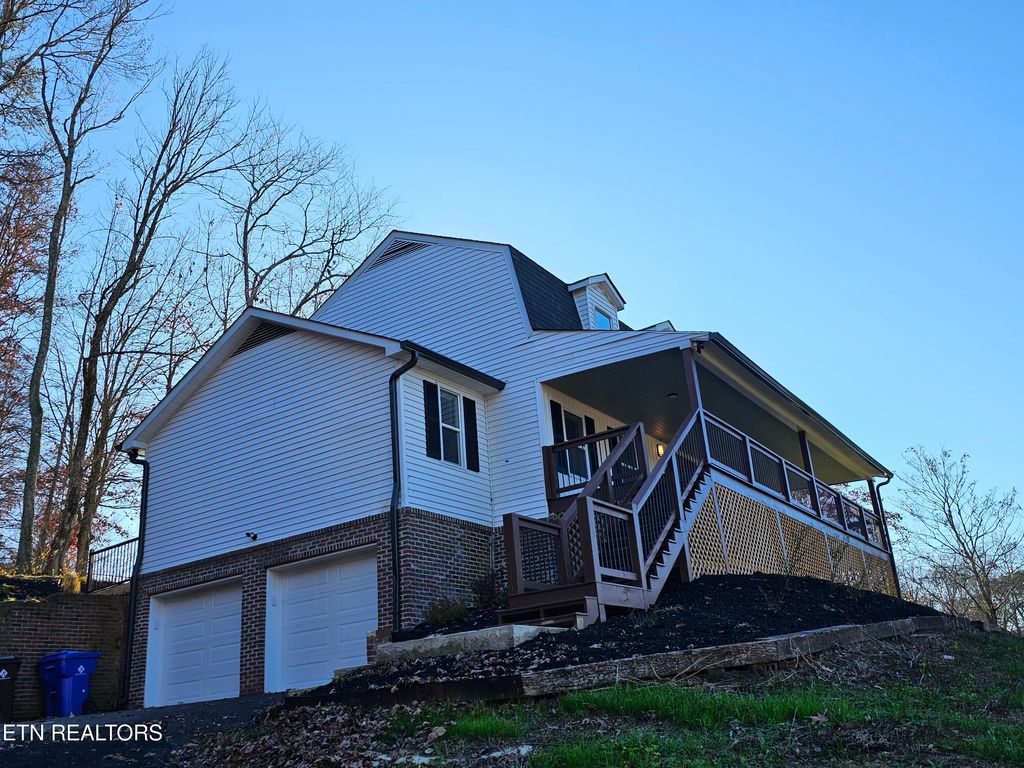 Photo of 116 Chestnut Hill Rd, Oak Ridge, TN 37830 (MLS # 1322865)
