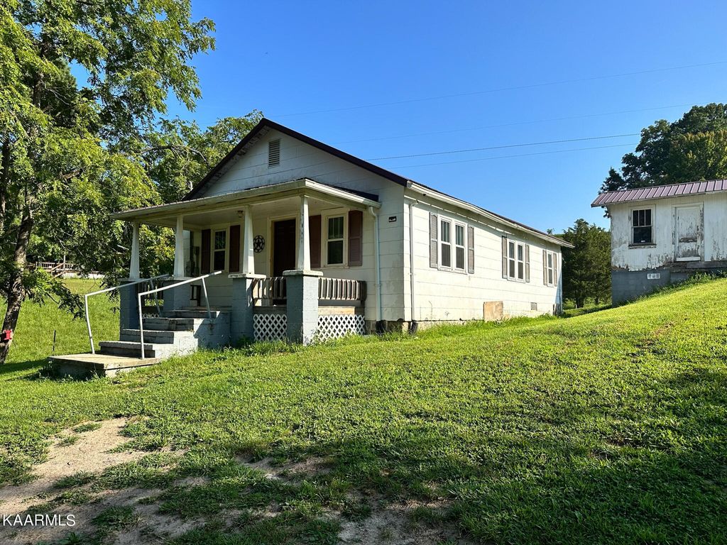 Photo of 520 Briar Rd, Tazewell, TN 37879 (MLS # 1237941)
