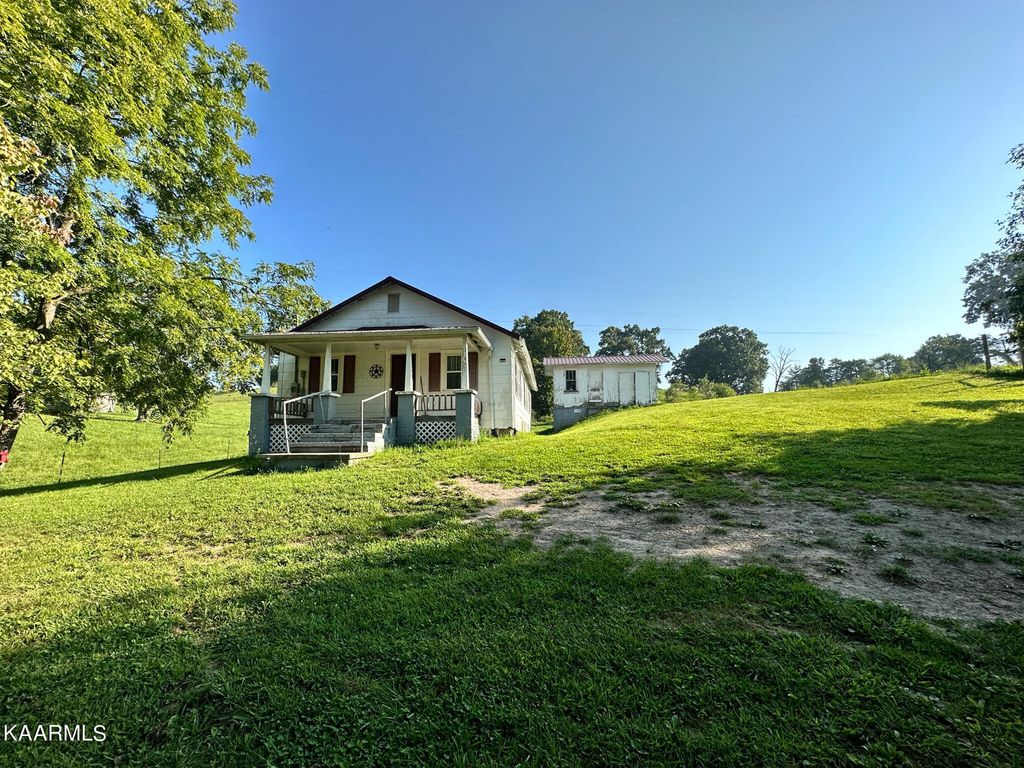 Photo of 520 Briar Rd, Tazewell, TN 37879 (MLS # 1237941)