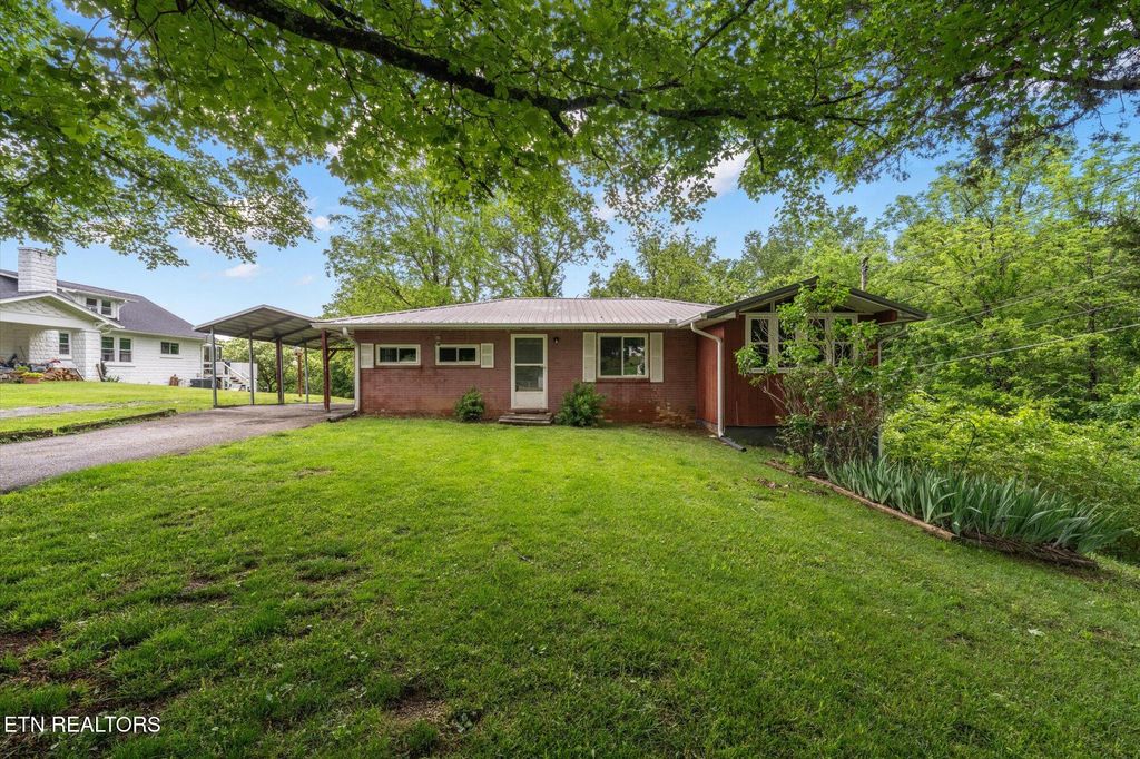 Photo of 9421 College St, Strawberry Plains, TN 37871 (MLS # 1301348)