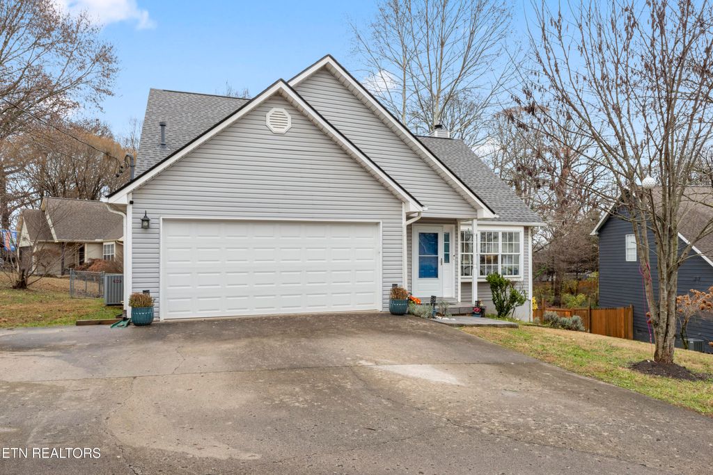 Photo of 3148 Kingsmore Drive, Knoxville, TN 37921 (MLS # 1323660)