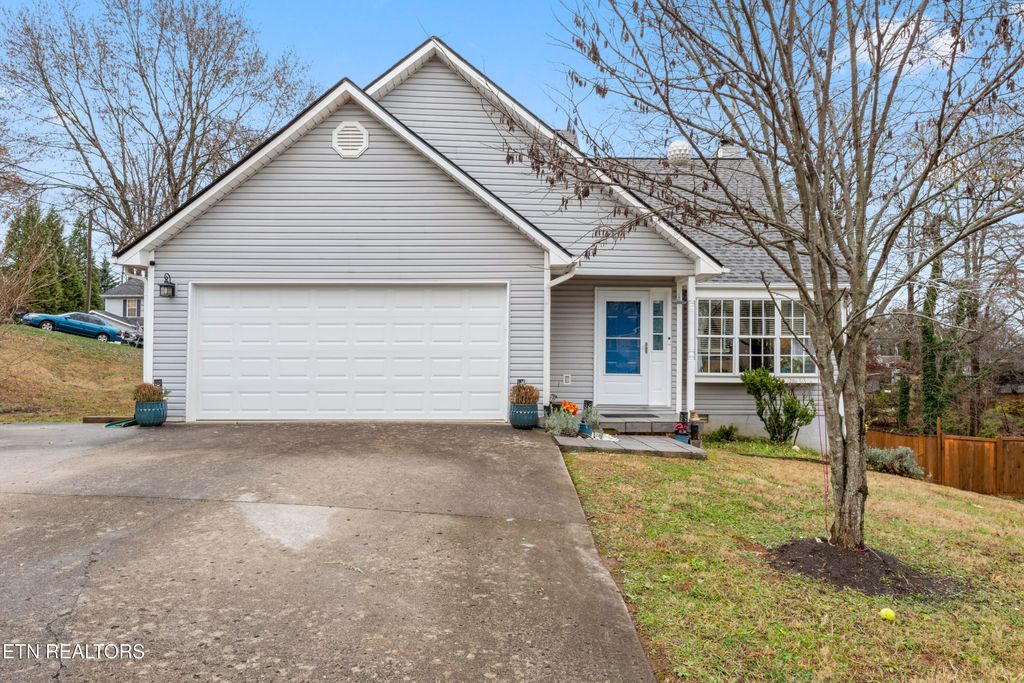 Photo of 3148 Kingsmore Drive, Knoxville, TN 37921 (MLS # 1323660)
