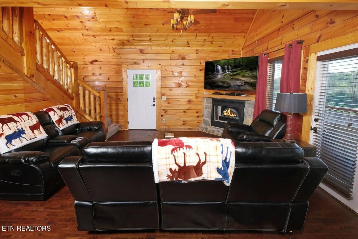 1571 Rainbow Ridge Way