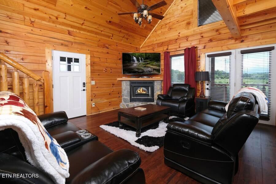 1571 Rainbow Ridge Way