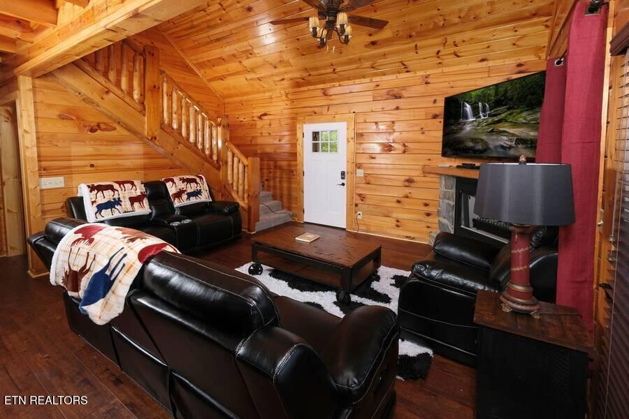 1571 Rainbow Ridge Way