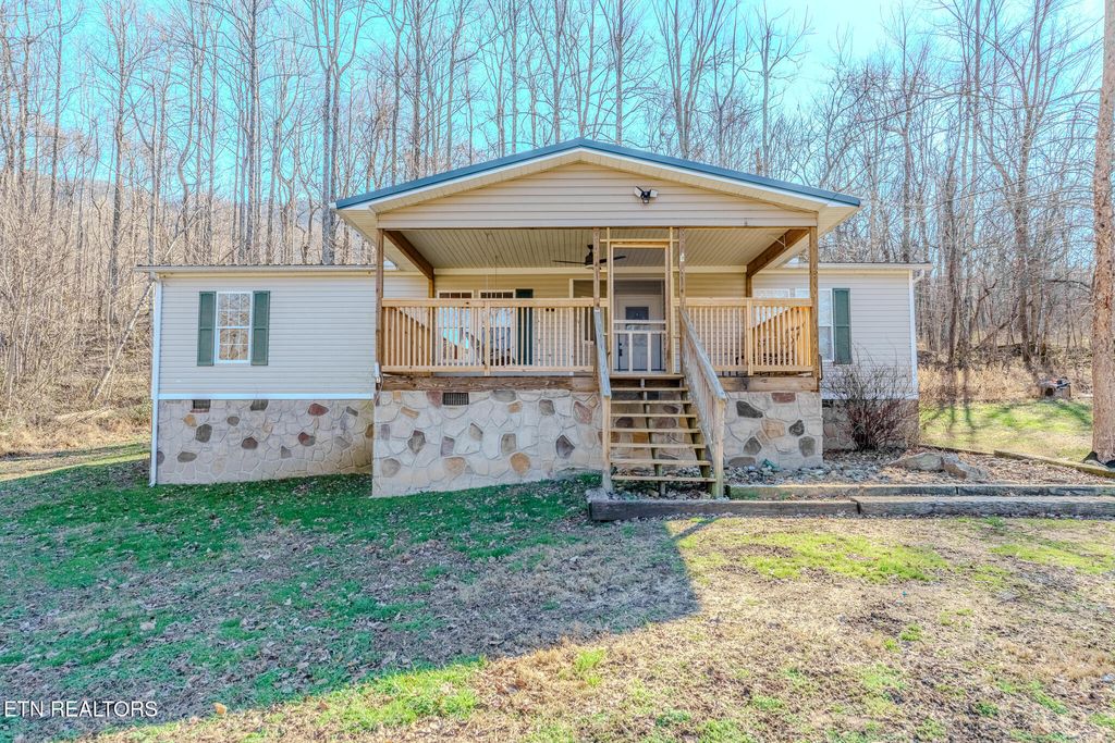 Photo of 810 Layman Drive, Dandridge, TN 37725 (MLS # 1314120)