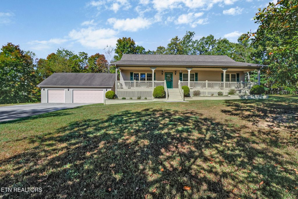 Photo of 4045 Lone Wolf Circle, Crossville, TN 38572 (MLS # 1317496)