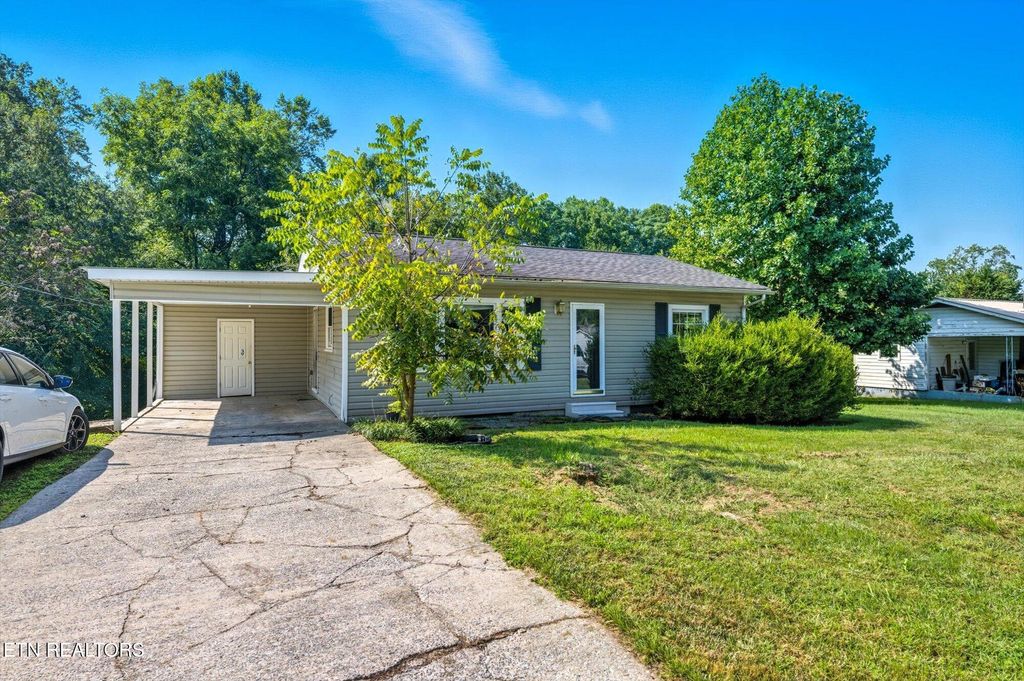 Photo of 122 H St, Sweetwater, TN 37874 (MLS # 1315884)