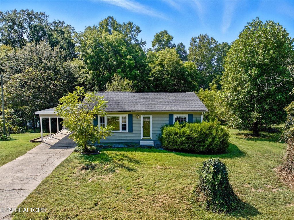 Photo of 122 H St, Sweetwater, TN 37874 (MLS # 1315884)