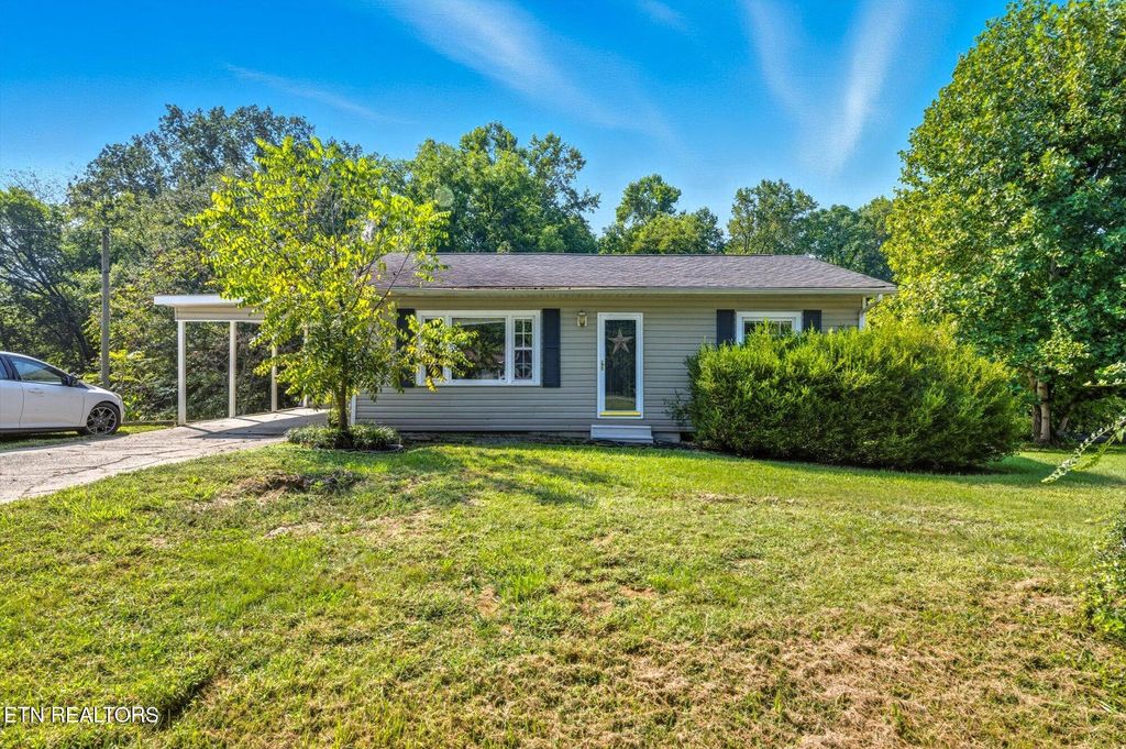 Photo of 122 H St, Sweetwater, TN 37874 (MLS # 1315884)