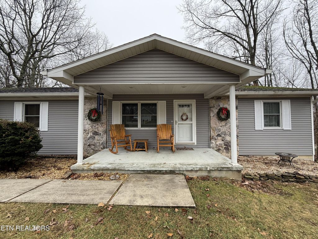Photo of 312 Lakeview Drive, Crossville, TN 38558 (MLS # 1323882)