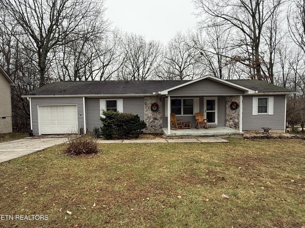 Photo of 312 Lakeview Drive, Crossville, TN 38558 (MLS # 1323882)