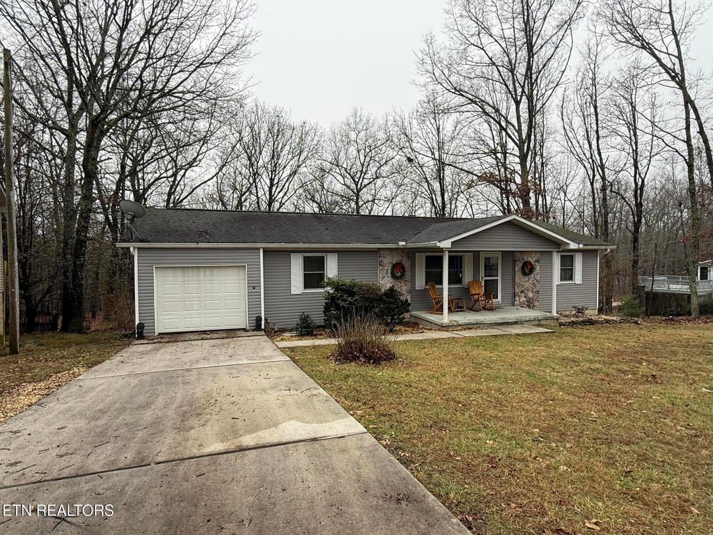 Photo of 312 Lakeview Drive, Crossville, TN 38558 (MLS # 1323882)