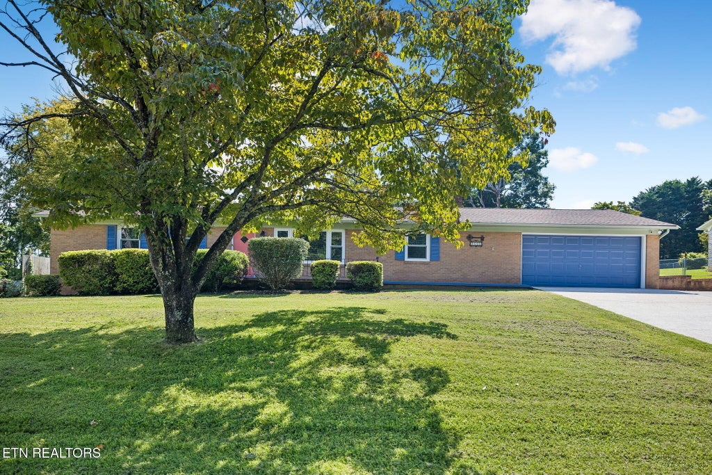 Photo of 4640 Robindale Drive, Knoxville, TN 37921 (MLS # 1351058)