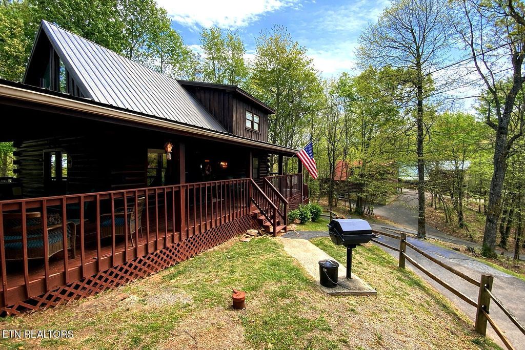 Photo of 1708 Parkway View Court, Sevierville, TN 37876 (MLS # 1337495)