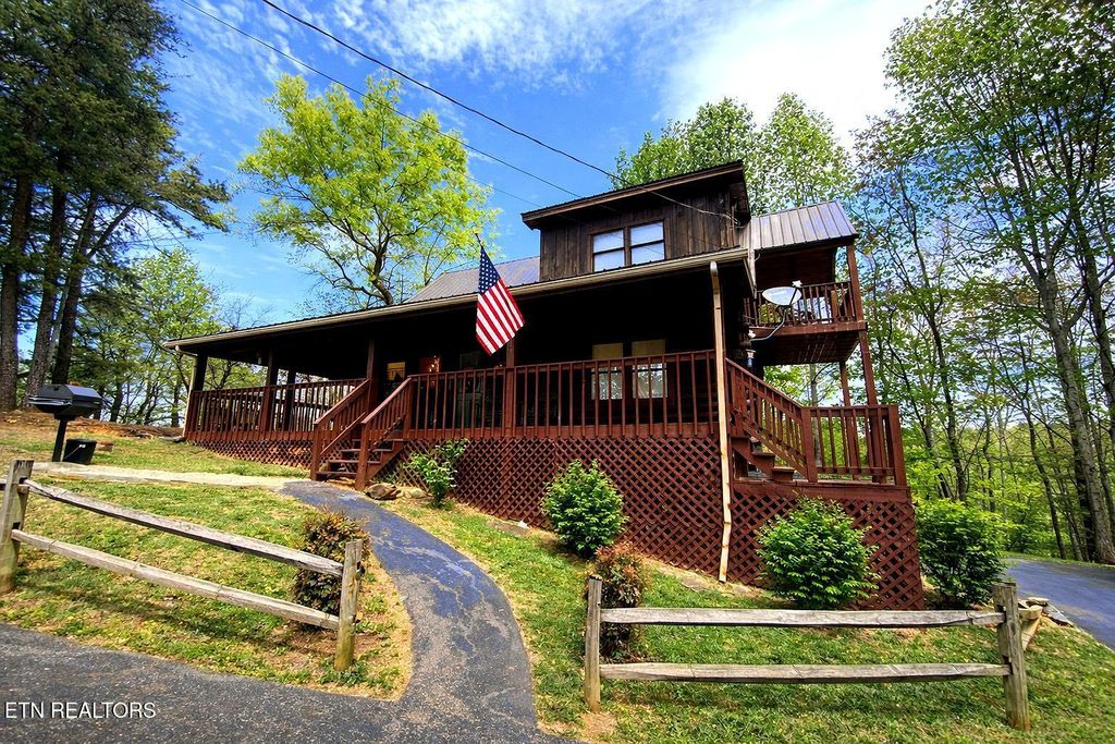 Photo of 1708 Parkway View Court, Sevierville, TN 37876 (MLS # 1337495)