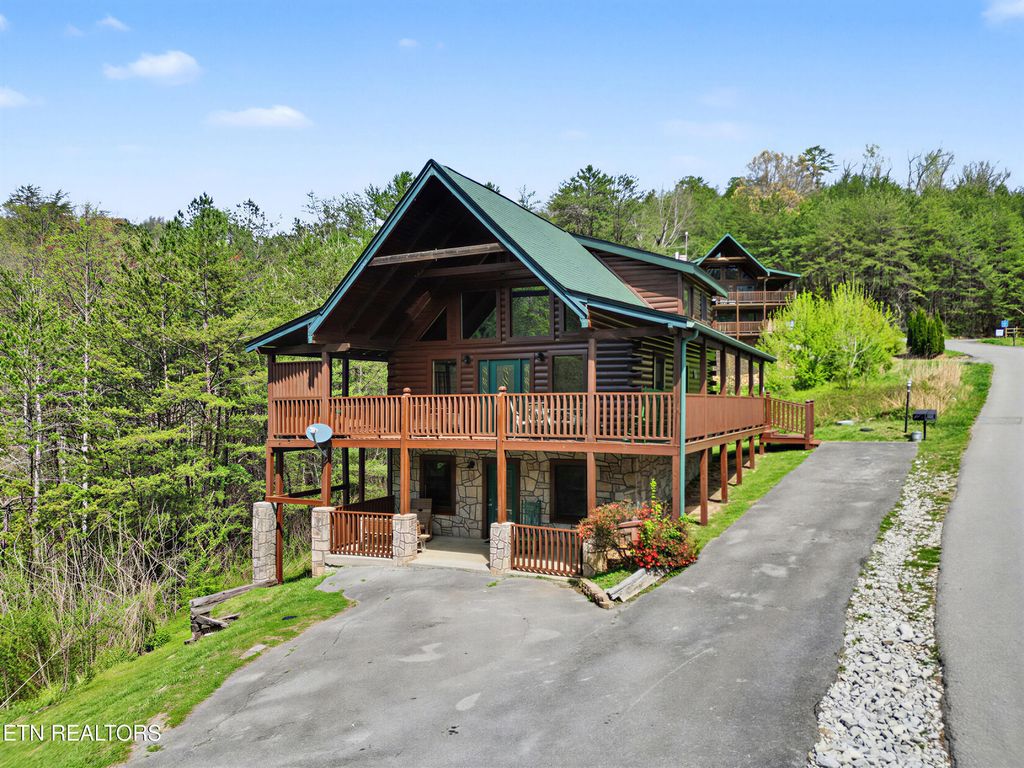 Photo of 1984 E Mountain View Way, Sevierville, TN 37862 (MLS # 1336284)