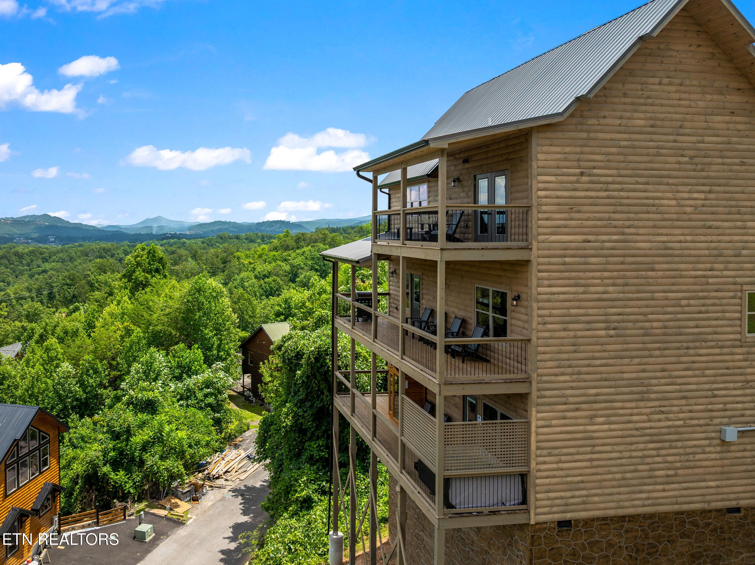 812 Peak Loop Way