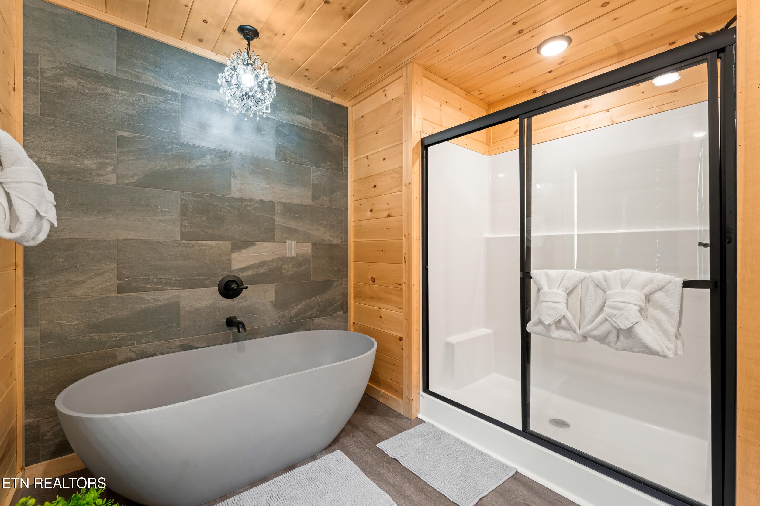812 Peak Loop Way