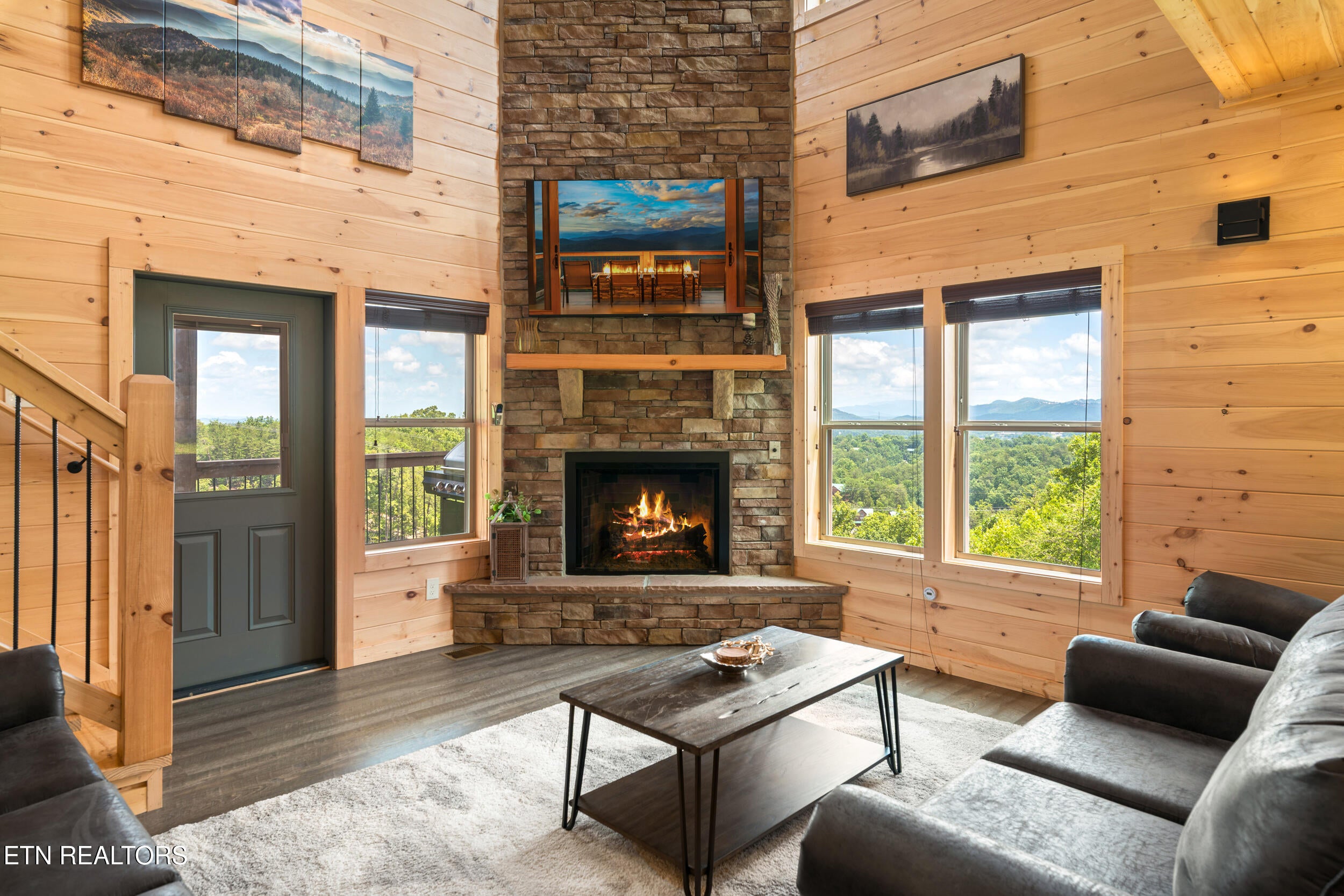 812 Peak Loop Way