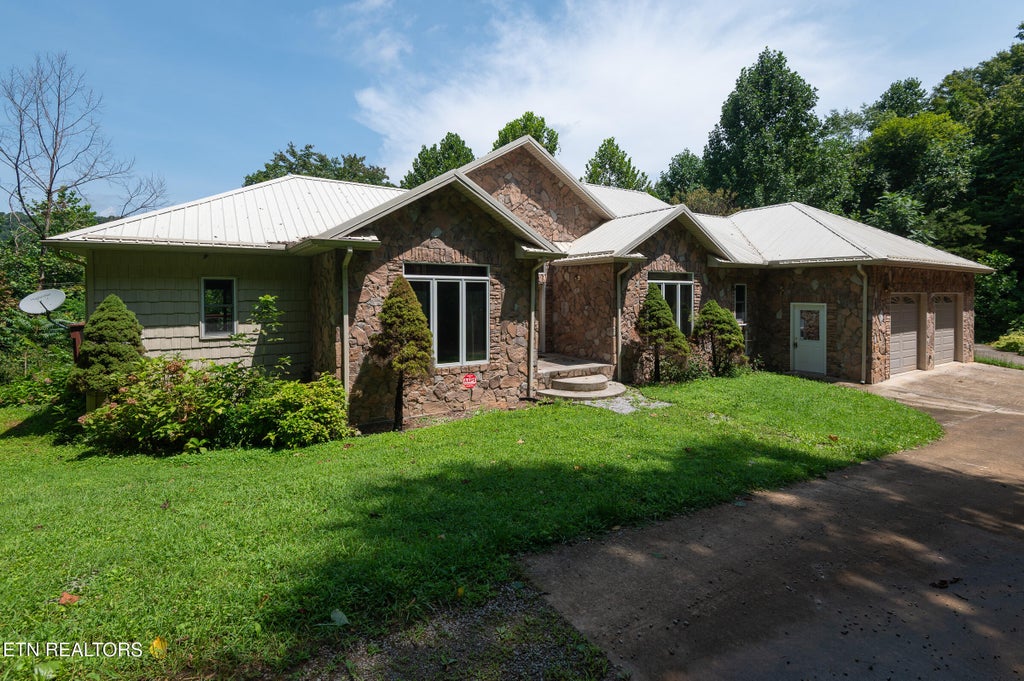Photo of 383 Maiden Lane, Speedwell, TN 37870 (MLS # 1352073)