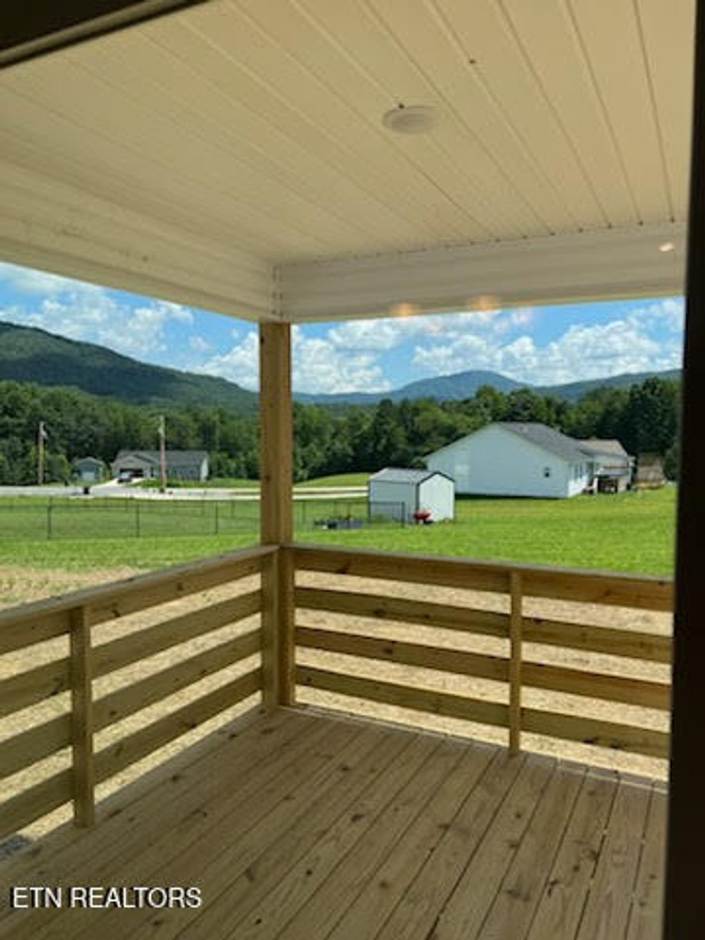 Photo of 183 Meadow Drive, Oliver Springs, TN 37840 (MLS # 1309801)