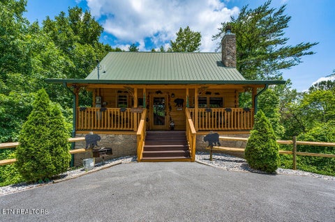 Photo of 1728 Scenic Woods Way, Sevierville, TN 37876 (MLS # 1356221)
