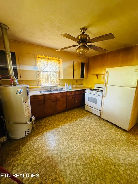 Tiny photo for 208 Leach Ave, Rocky Top, TN 37769 (MLS # 1337795)