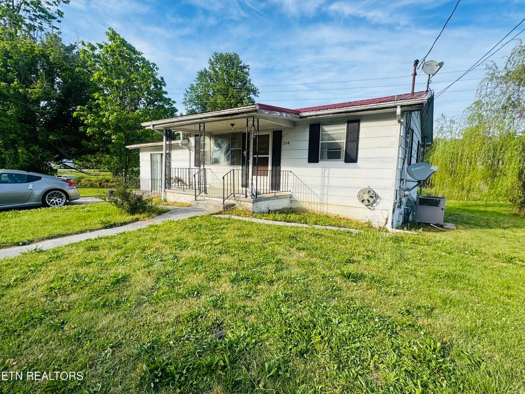 Photo of 208 Leach Ave, Rocky Top, TN 37769 (MLS # 1337795)